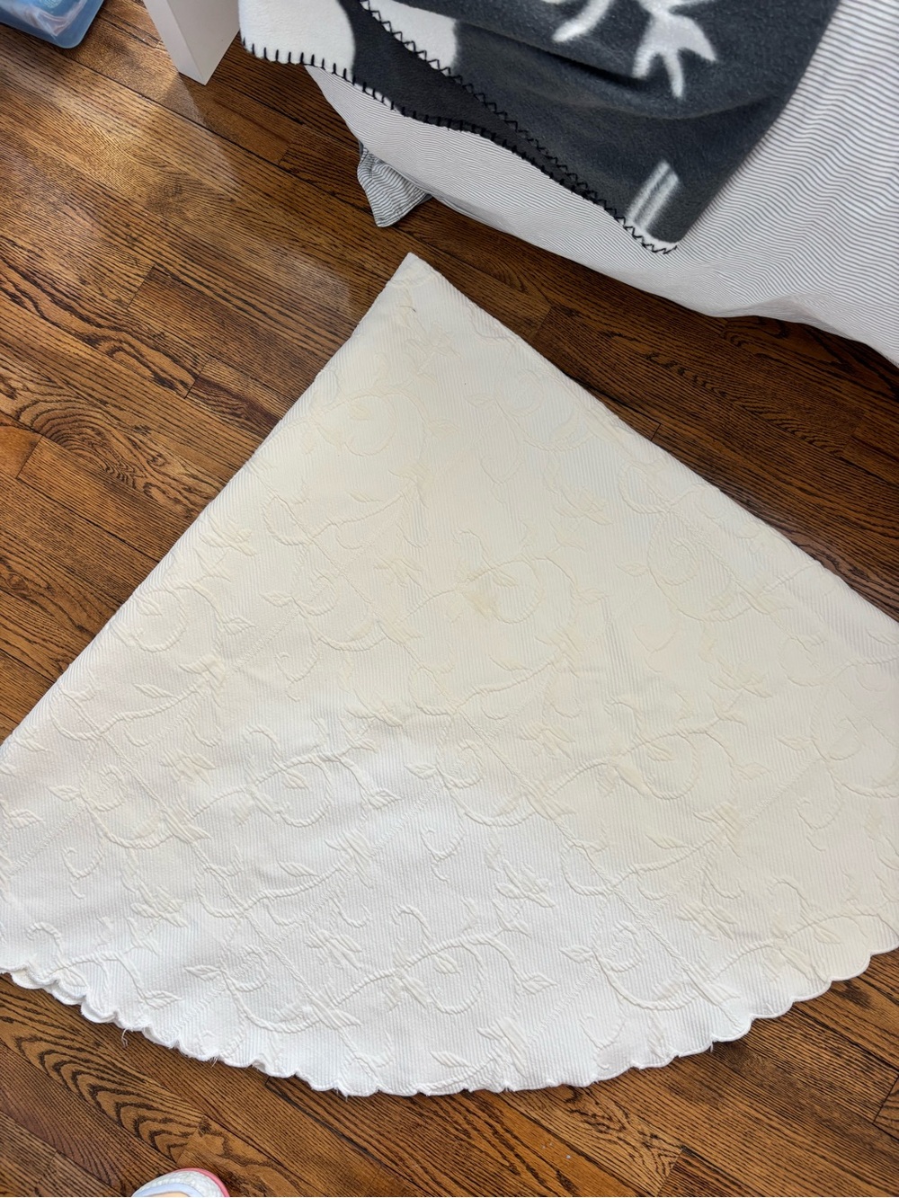 The Company Store 100% Cotton Cream Embroidered  70 inch-Round Table Cloth Linen